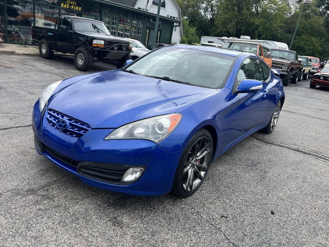 Used 2011 Hyundai Genesis 3.8 RWD image 2
