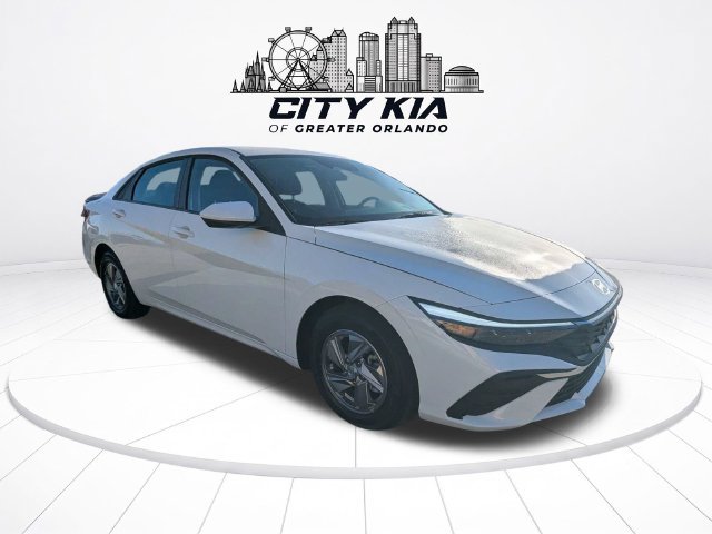 Used 2026 Hyundai Elantra SE FWD image 8