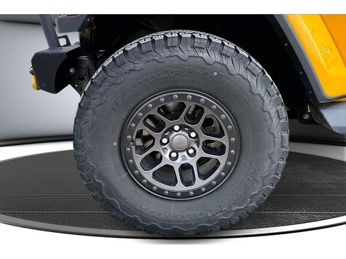 Used 2019 Jeep Wrangler Unlimited Sahara w/ Uconnect 4C Nav & Sound Group image 9