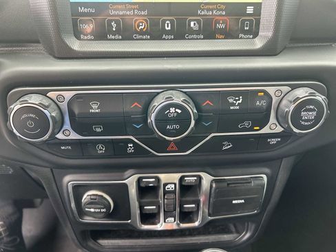 Used 2019 Jeep Wrangler Unlimited Sahara AWD/4WD image 17