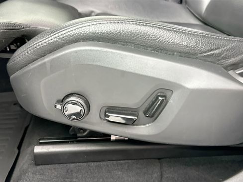 Used 2019 Volvo XC60 T6 Momentum w/ Advanced Package image 20
