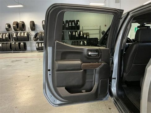 Used 2020 Chevrolet Silverado 1500 RST image 17