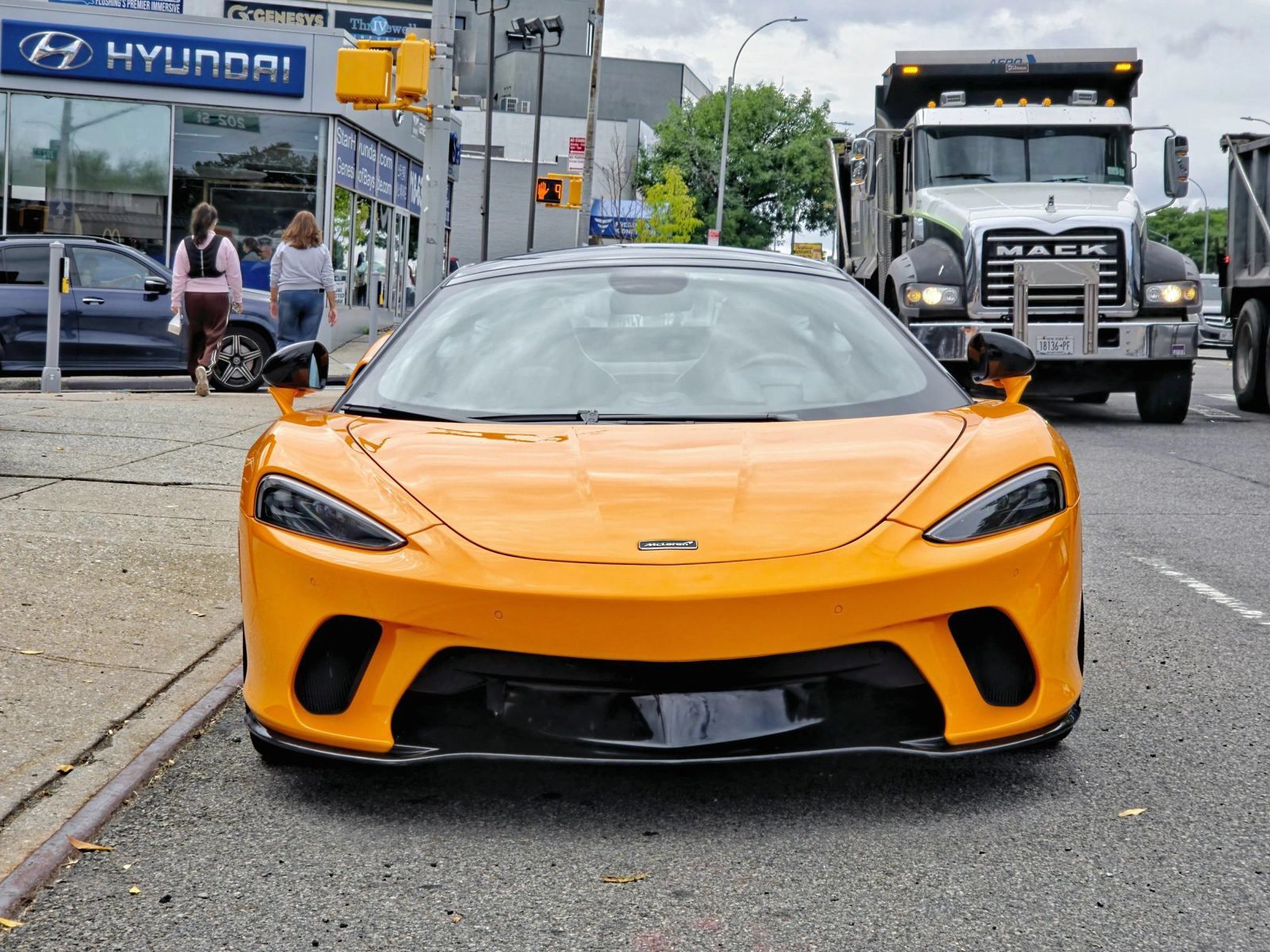 Used 2023 McLaren GT RWD image 5