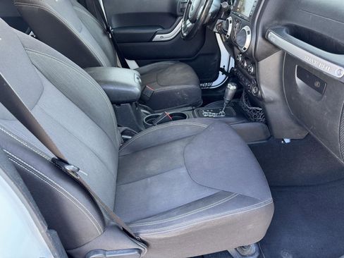 Used 2015 Jeep Wrangler Unlimited Sahara w/ Connectivity Group image 18