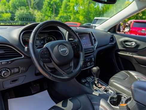 Used 2019 Jeep Cherokee Trailhawk AWD/4WD image 18