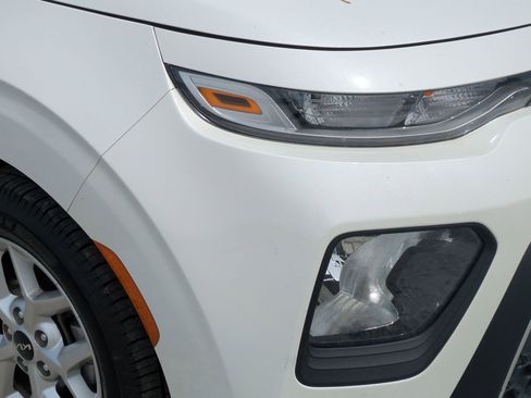 Used 2022 Kia Soul LX w/ Technology Package image 11