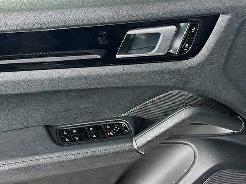 Used 2019 Porsche Cayenne AWD/4WD image 24
