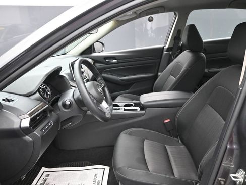 Used 2024 Nissan Altima 2.5 SV image 14