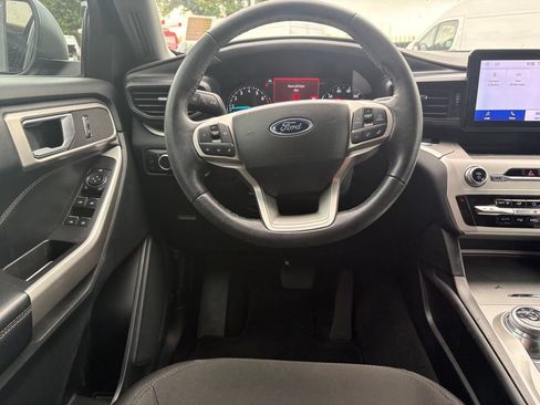 Used 2023 Ford Explorer XLT RWD image 6