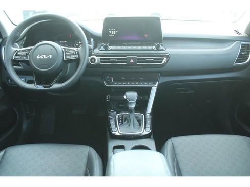 Used 2023 Kia Seltos SX image 12