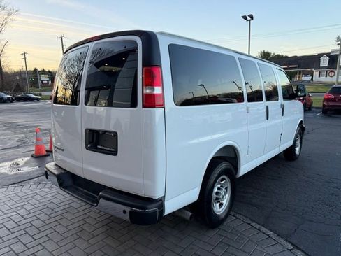 Used 2025 Chevrolet Express 3500 LS w/ Chrome Appearance Package image 9