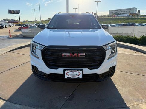 Used 2023 GMC Terrain SLE w/ Driver Convenience Package image 12
