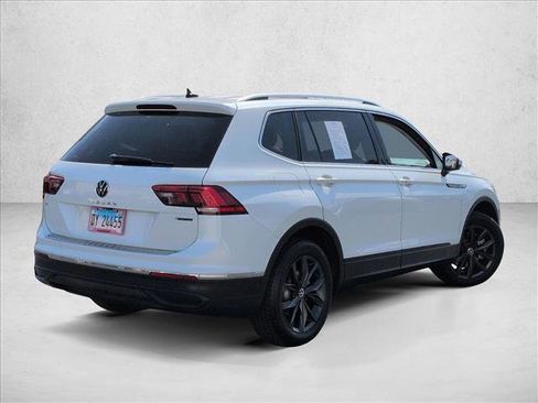 Certified 2023 Volkswagen Tiguan SE w/ Panoramic Sunroof Package AWD/4WD image 5