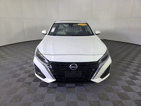 Used 2024 Nissan Altima 2.5 SV w/ SV Premium Package FWD image 4