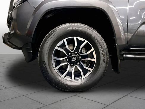 Used 2022 Toyota Tacoma TRD Sport w/ Technology Package image 10