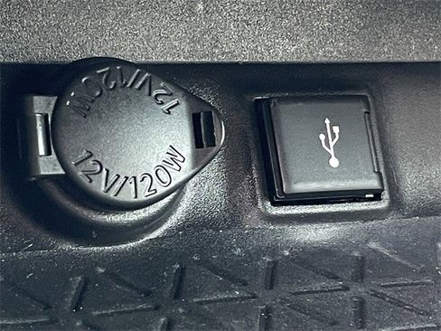 Used 2020 Toyota RAV4 XLE Premium image 20