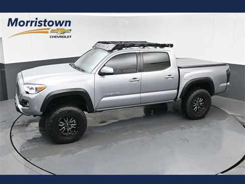 Used 2021 Toyota Tacoma TRD Off-Road image 1