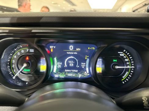 Used 2024 Jeep Wrangler Unlimited Rubicon 4xe w/ Convenience Group AWD/4WD image 17