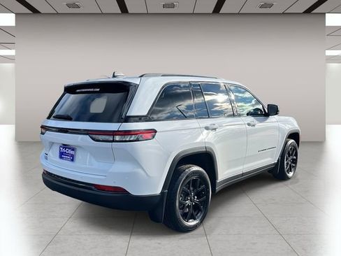 New 2025 Jeep Grand Cherokee image 3