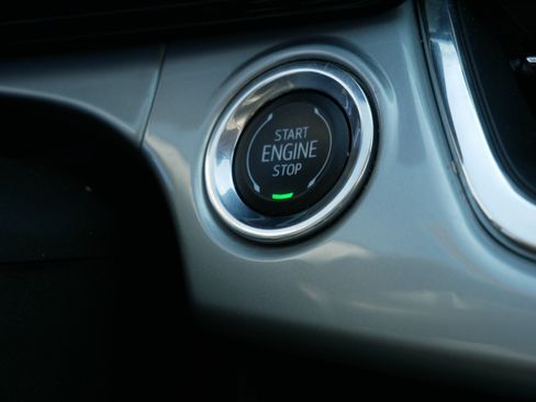Used 2025 Chevrolet Trax LT FWD image 24