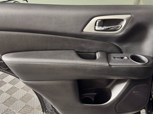 Used 2019 Nissan Pathfinder S AWD/4WD image 27