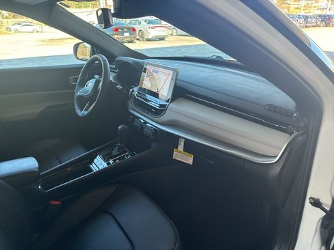 Used 2024 Jeep Compass Limited w/ Elite Group image 18