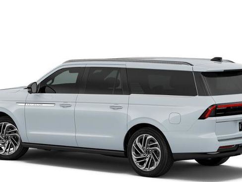 New 2026 Lincoln Navigator L Reserve AWD/4WD image 2