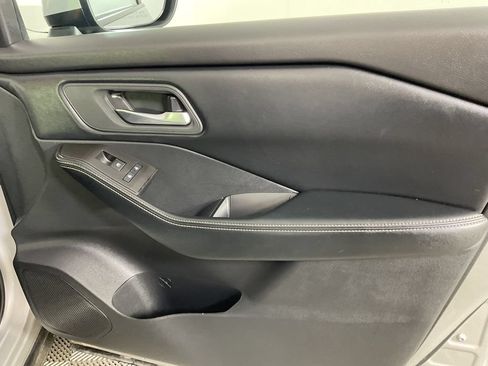 Used 2025 Nissan Rogue SV AWD/4WD image 23