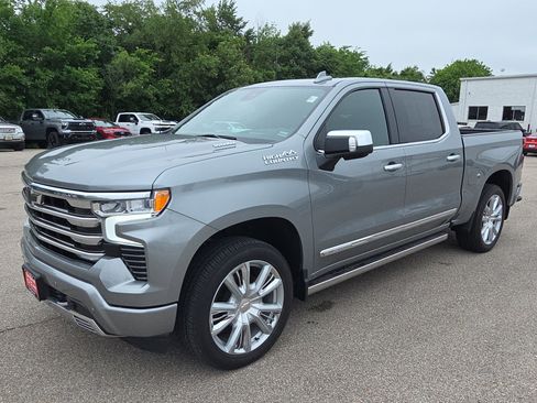 Used 2025 Chevrolet Silverado 1500 High Country AWD/4WD image 4