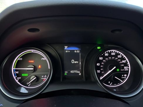 Used 2023 Toyota Camry SE FWD image 8
