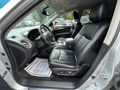 Used 2019 Nissan Pathfinder SL AWD/4WD image 6