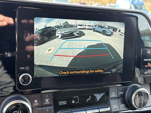 Used 2023 Toyota Highlander LE image 16