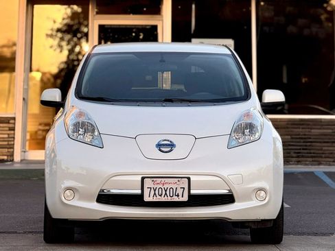Used 2017 Nissan Leaf SV image 3