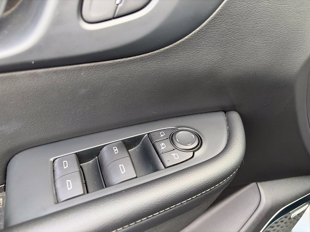 Used 2025 Buick Enclave Preferred FWD image 13