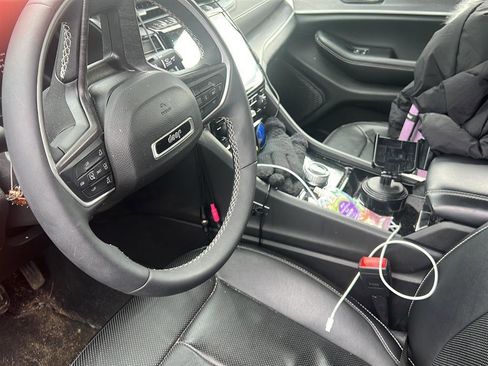 Used 2023 Jeep Grand Cherokee L Limited w/ Luxury Tech Group II image 6