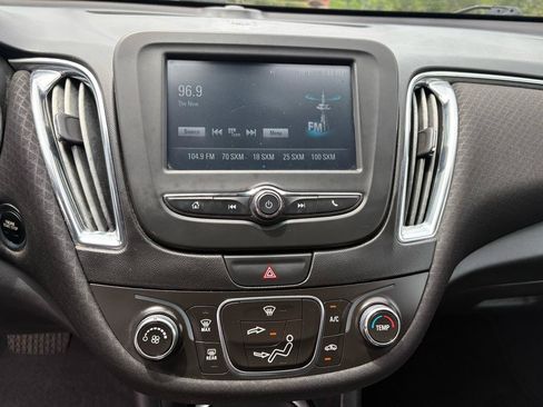 Used 2017 Chevrolet Malibu LT FWD image 15