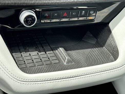 Used 2025 Ford Explorer Platinum w/ Ultimate Package image 23