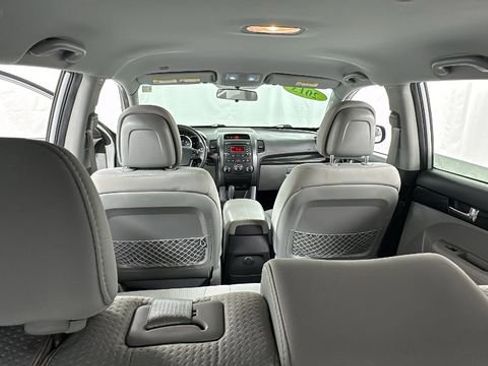 Used 2013 Kia Sorento LX image 18