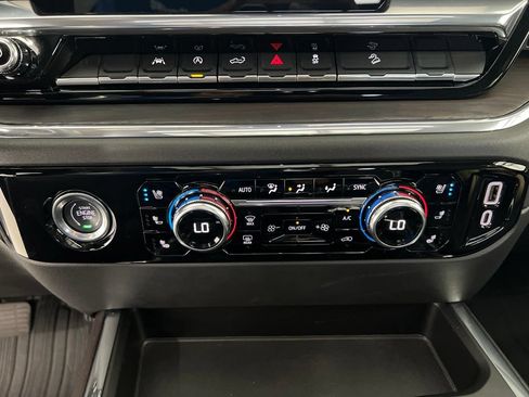 Used 2024 GMC Sierra 1500 SLT w/ SLT Premium Package AWD/4WD image 17