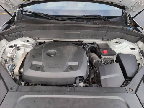 Used 2020 Volvo XC90 T5 Momentum FWD image 17
