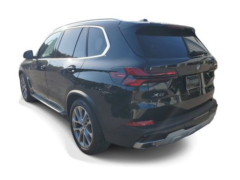 Used 2025 BMW X5 xDrive50e AWD/4WD image 3