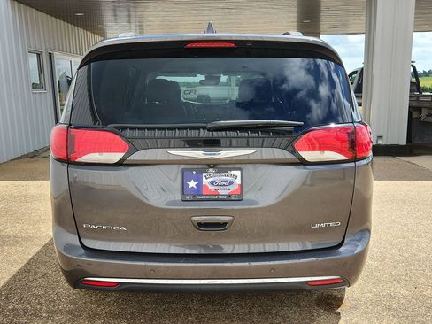 Used 2018 Chrysler Pacifica Limited w/ Advanced Safetytec Group FWD image 23