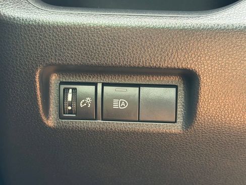 Used 2019 Toyota RAV4 LE FWD image 26