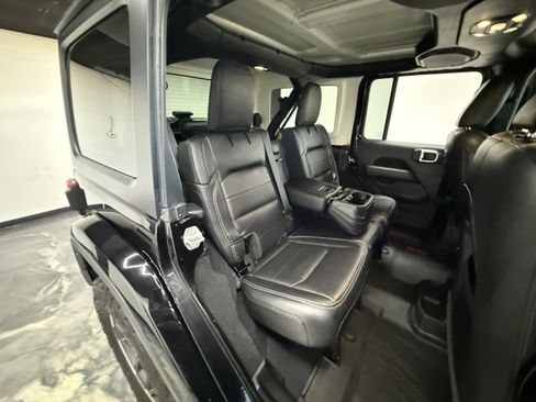 Used 2021 Jeep Wrangler Unlimited Sahara image 25