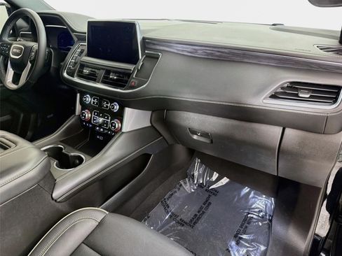 Certified 2022 GMC Yukon SLT w/ SLT Premium Package AWD/4WD image 31