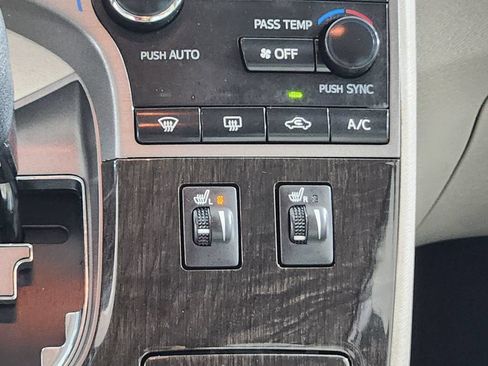 Used 2013 Toyota Venza XLE w/ XLE Premium Pkg AWD/4WD image 25