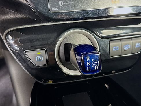 Used 2021 Toyota Prius Prime Limited image 19