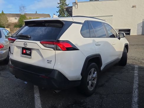 Used 2021 Toyota RAV4 XLE image 4
