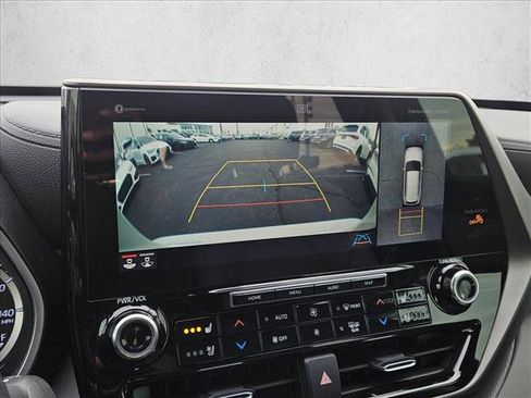 Used 2022 Toyota Highlander Limited image 13