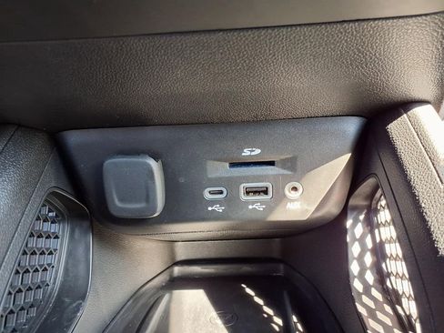 Used 2023 Chevrolet TrailBlazer RS w/ Sun and Liftgate Package AWD/4WD image 9